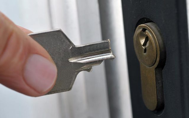 Guide pratique pour extraire une clé cassée d’une serrure